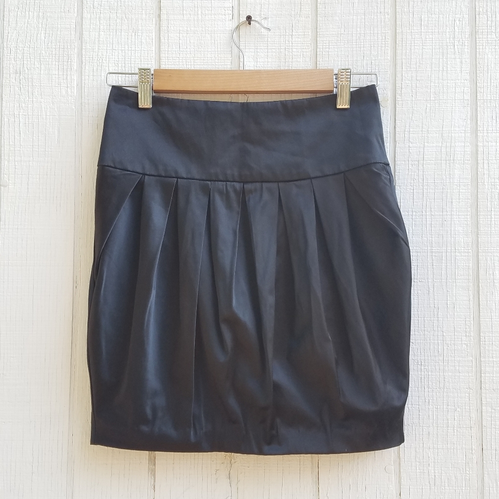Bebe Black Satin Pleated Mini Skirt Sz Small